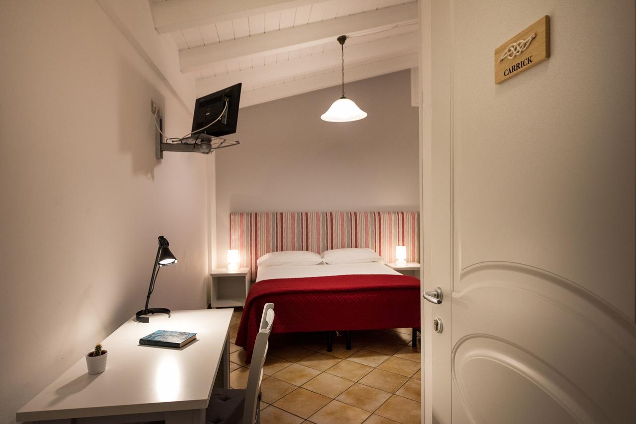 Cabrera House Bed & Breakfast ปอซซัลโล ภายนอก รูปภาพ