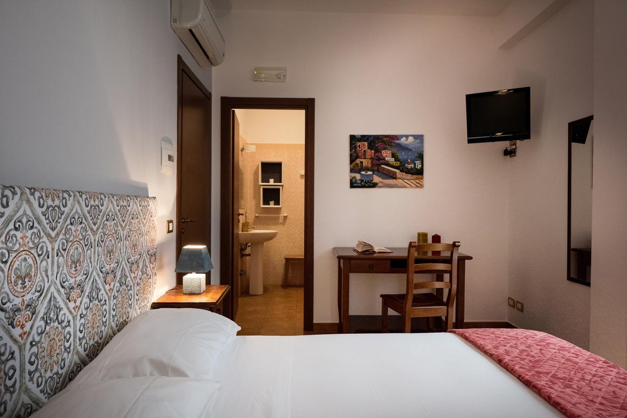 Cabrera House Bed & Breakfast ปอซซัลโล ภายนอก รูปภาพ