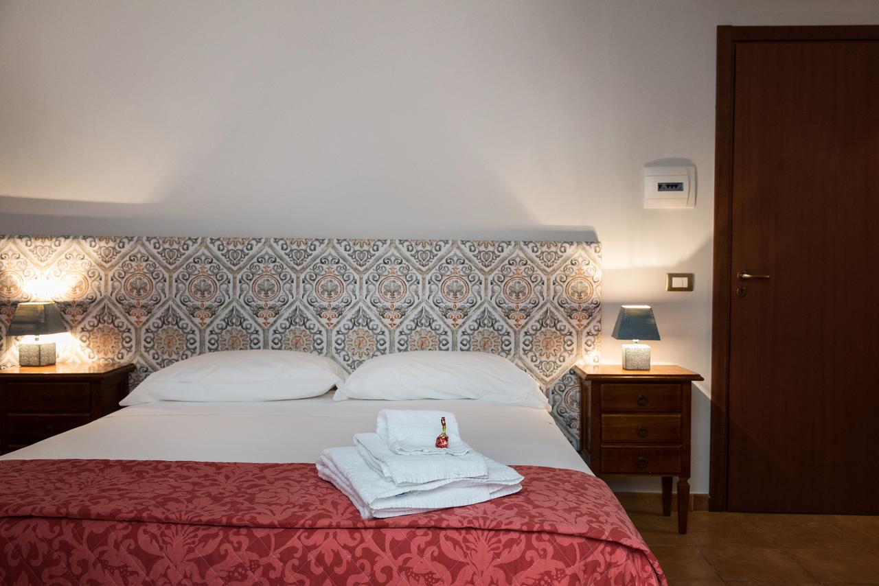 Cabrera House Bed & Breakfast ปอซซัลโล ภายนอก รูปภาพ
