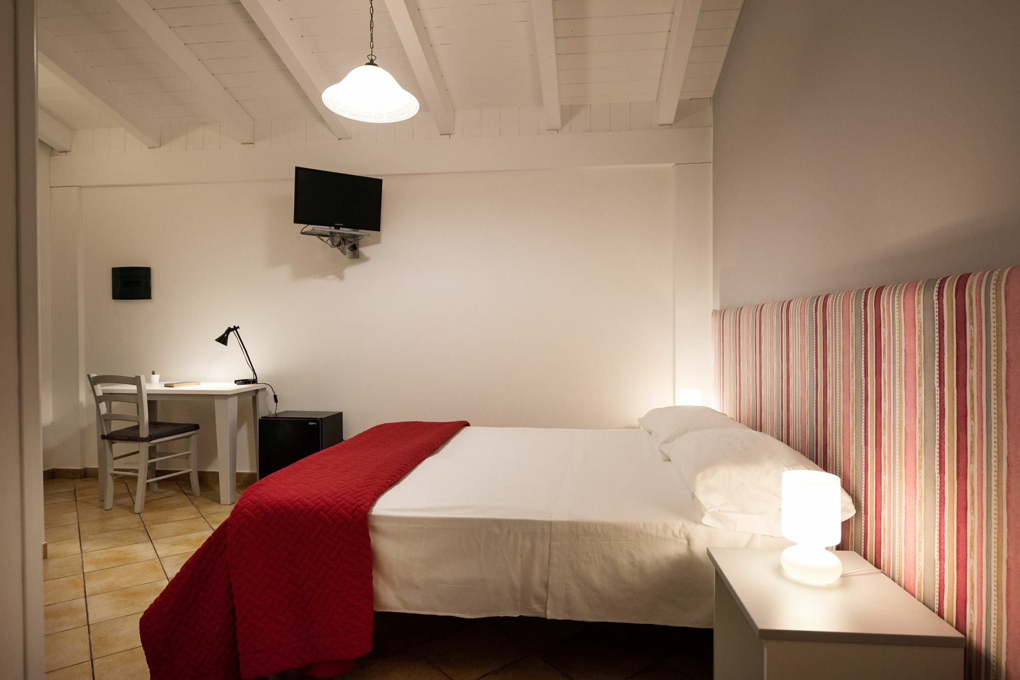 Cabrera House Bed & Breakfast ปอซซัลโล ภายนอก รูปภาพ